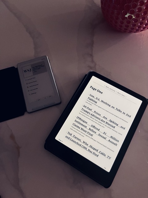The WSJ Print Edition rendered on an e-ink reader